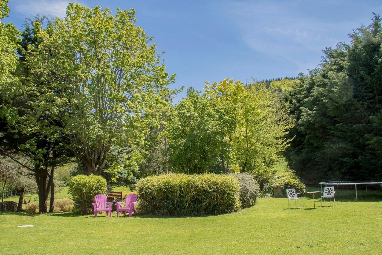 Domaine De Bauzit Bed & Breakfast Vals-pres-le-Puy ภายนอก รูปภาพ